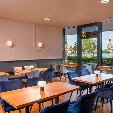 Waveboard & Boardinghouse