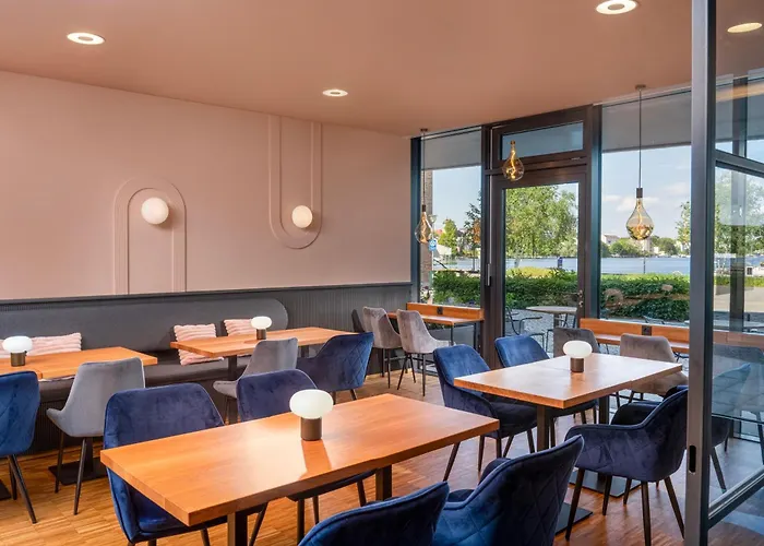 Waveboard & Boardinghouse