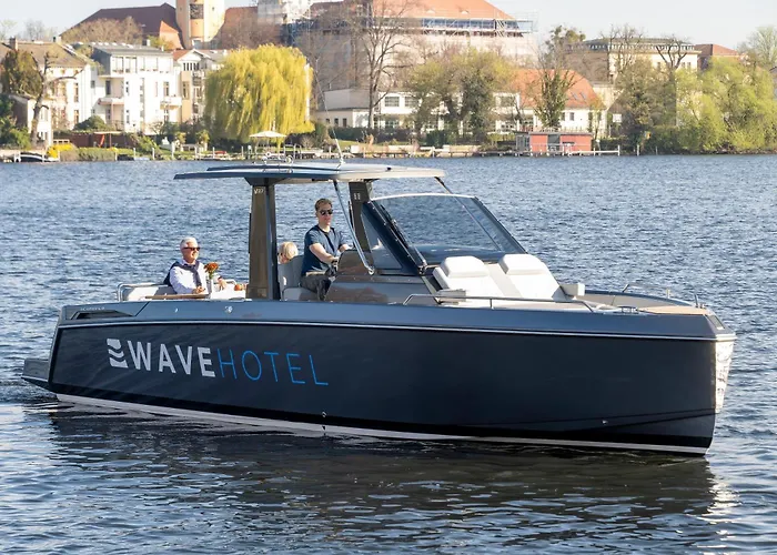 מלון דירות Waveboard & Boardinghouse 4*